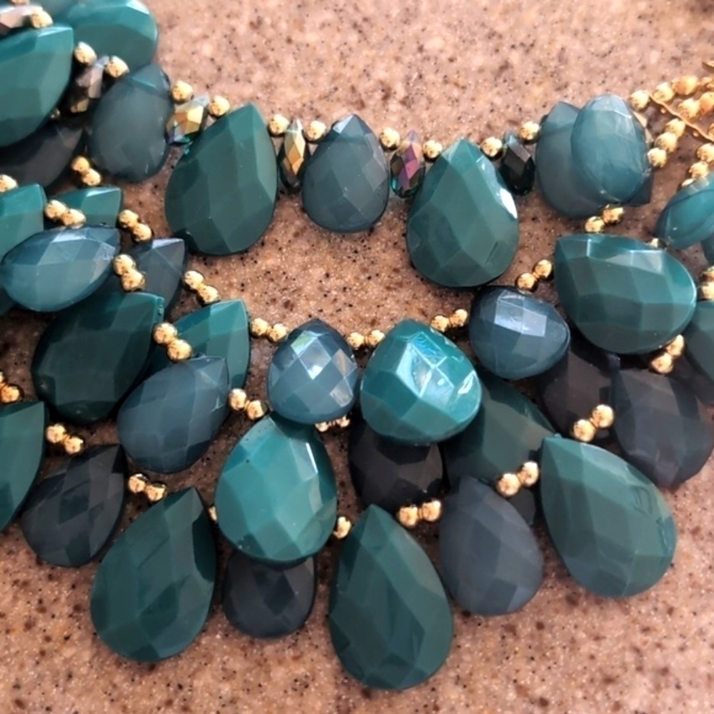 Vintage MULTI STRAND LAYERED NECKLACE Green cluster GOLD TONE JEWELRY - Picture 4 of 11